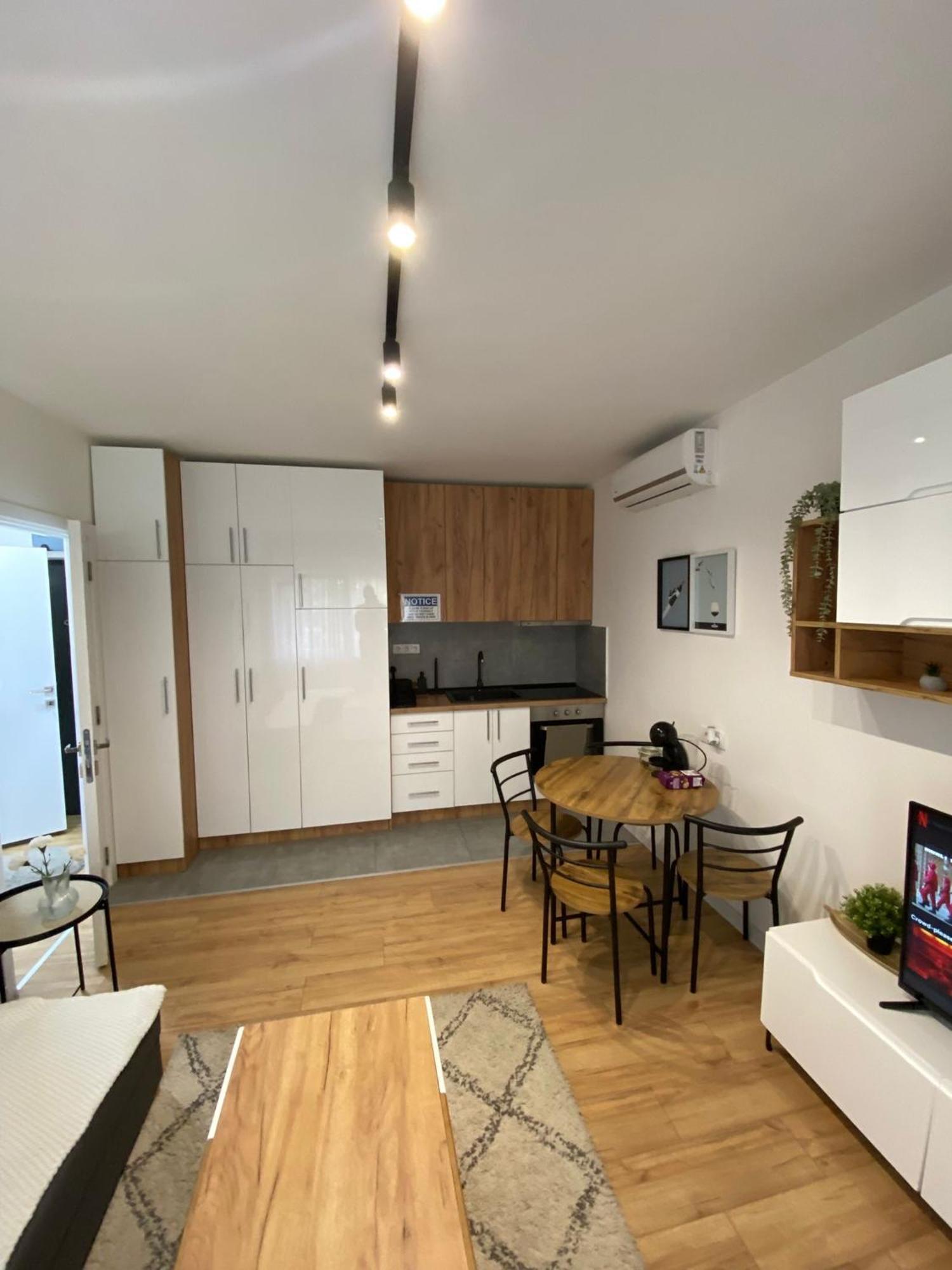 Urban Oasis Apartment Sajmiste Ngoại thất bức ảnh